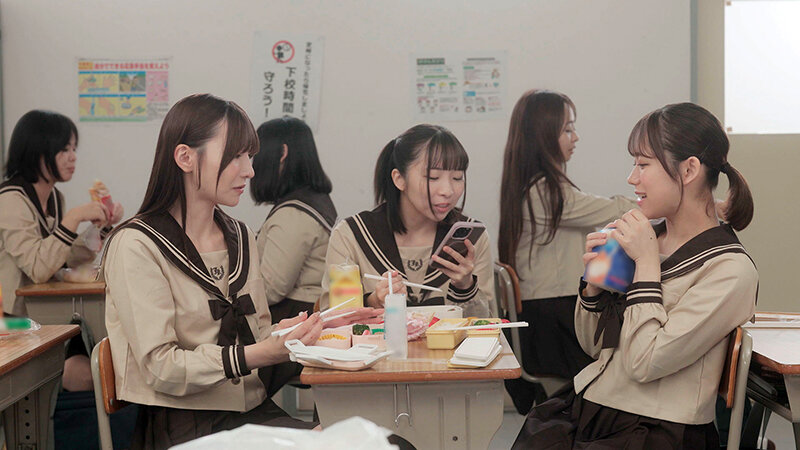 学生時代に好きが溢れ過ぎた一方通行なレズで離れた2人の気持ちは大人になって再会しあの頃の想いをもう一度伝えキスをして好きを感じ合った Nia 小野寺舞 画像2