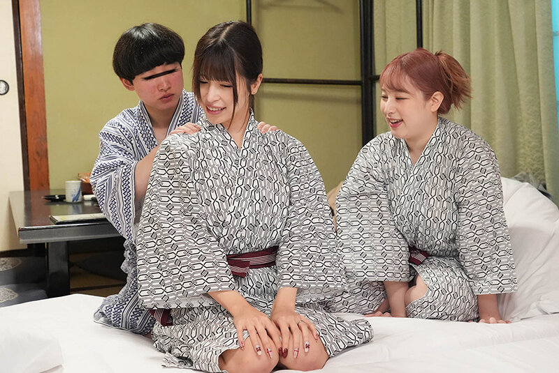 混浴温泉で母親の巨乳ママ友二人に挟まれておもちゃにされた僕 VOL.5 13枚目