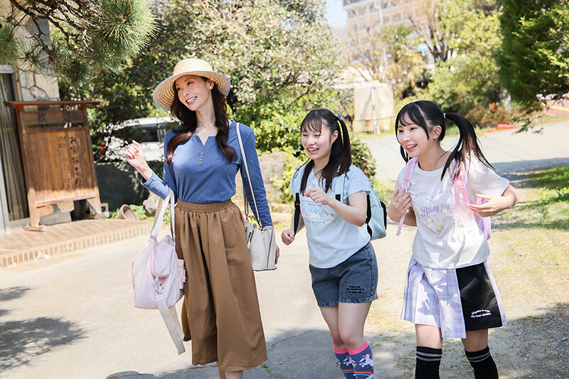 温泉旅行で姪っ子二人にレズられおもちゃにされた私 VOL.2 画像3