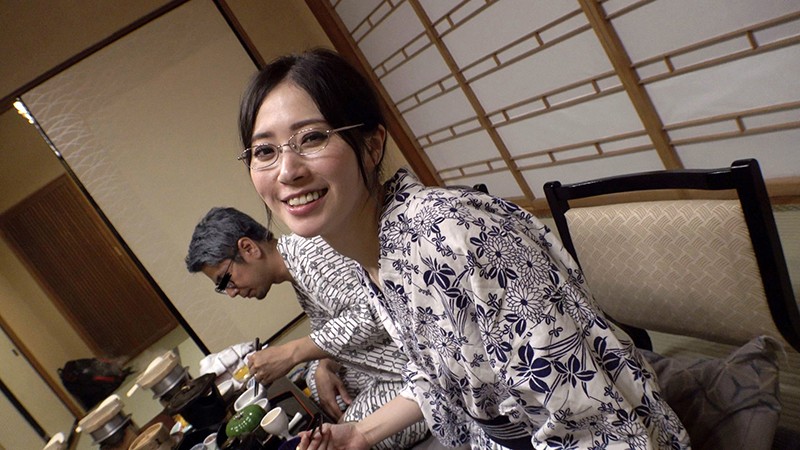 父親がいない間に何度もセックスしたがる性欲が強すぎる義母は絶倫息子の生挿入も拒まない 画像5