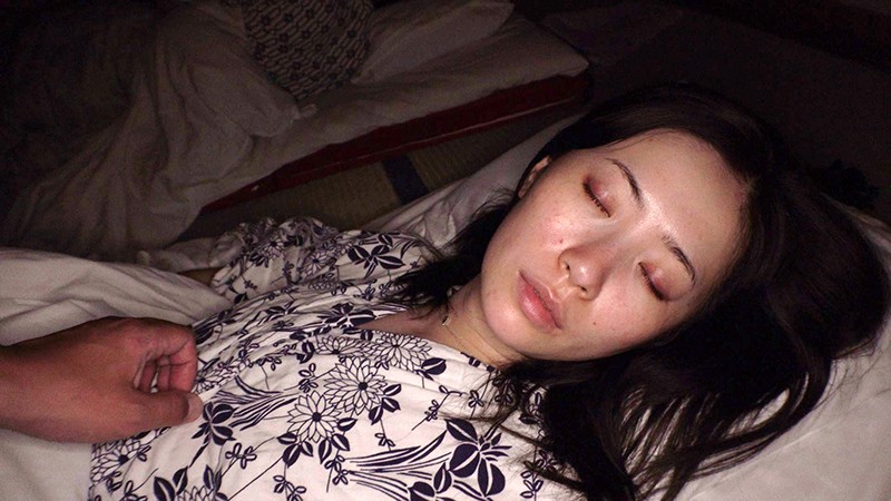 父親がいない間に何度もセックスしたがる性欲が強すぎる義母は絶倫息子の生挿入も拒まない 画像8