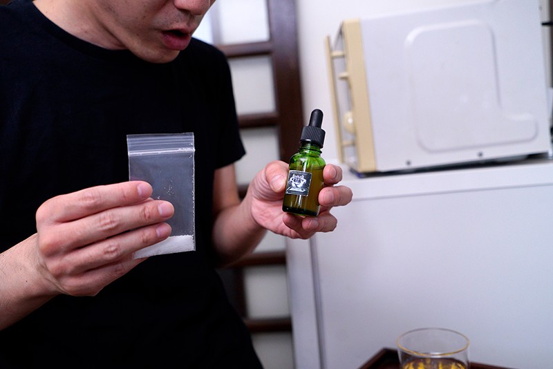 巨尻の家事代行おばさんとヤるために邪魔な父親には眠剤！おばさんには媚薬を飲ませたら…横で寝ているオヤジチ○ポをまさかのフェラ！？父親のフニャチンじゃ満足できず僕の勃起チ○ポにしゃぶりついてきた 画像20