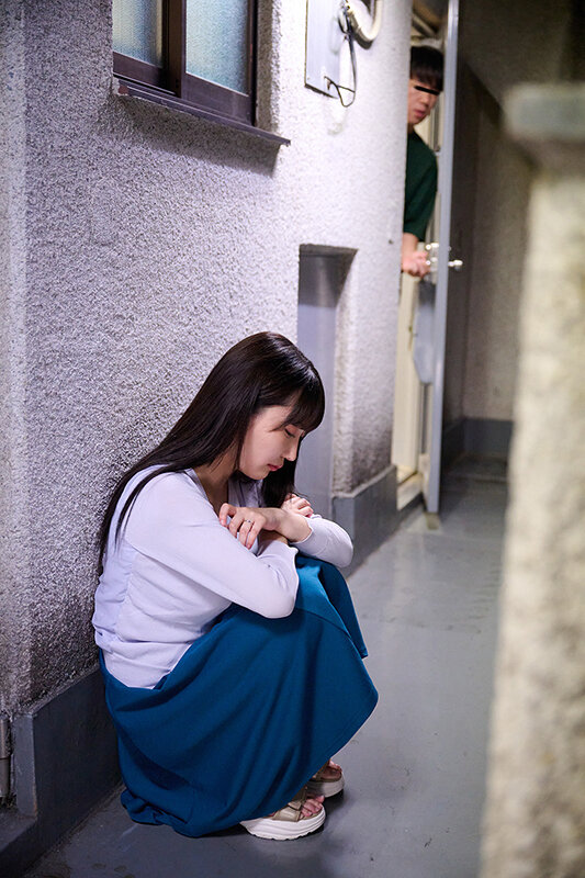 隣に住む爆乳団地妻が夫婦喧嘩して僕の部屋にプチ家出してくるたび薄着になる抱かれたいサインを見逃すな! 画像3