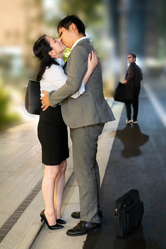 通行人は二度見する!ドラマの主人公のような不意打ち路上キスで火がついたホロ酔い人妻上司は浮気欲が止まらない 画像4