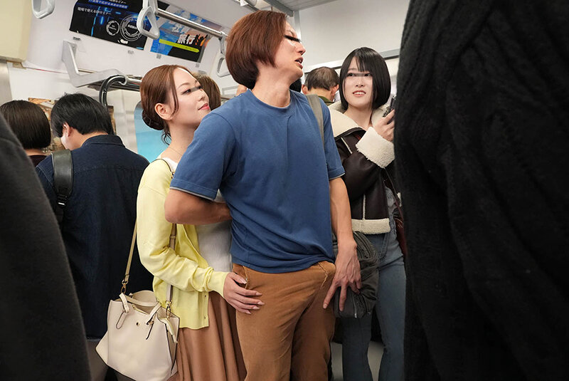 「おばさんの私に触られて勃っちゃう君が悪いんだよ」彼女が隣にいても構わずイケメン彼氏を背後からネチョいコネくり手コキで勃起誘惑する性欲熟女VOL.2 サンプル