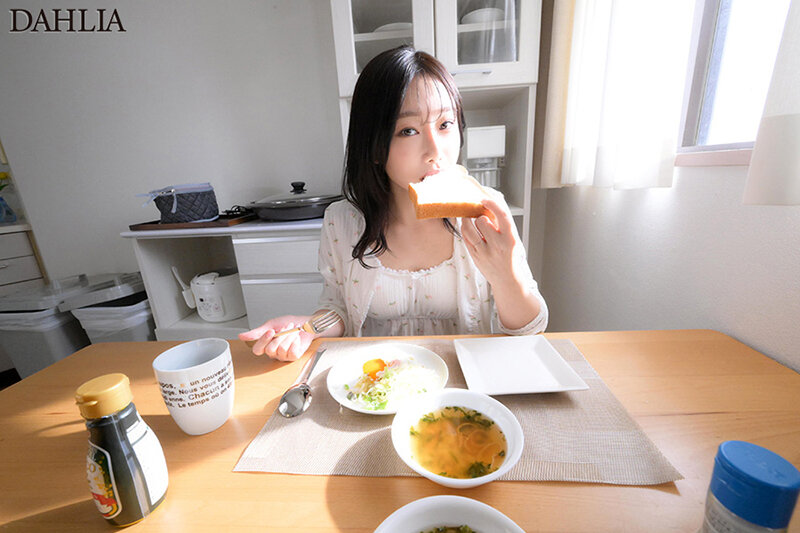 最高の奥さんと、初めてのリアル妊活中出し。緊張ドキドキ密着ハメまくり結婚性活へようこそ! 三葉ちはる 1枚目