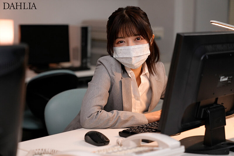 煌めく瞳に即恋し芳醇キスに溺れ果てる身近なマスク美人5シチュエ―ション 善場まみ 画像2