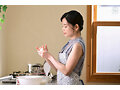 電撃移籍 DAHLIA 小泉玖美41歳 人妻から女優へ。あの’本物人妻’がやってきたー。 - サンプル 1