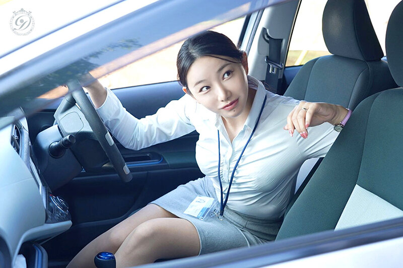 地方に配属になった僕は、いつも、先輩と車サンプル画像1
