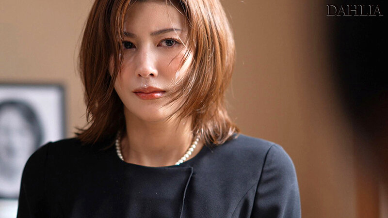 謝罪NTR 夫の罪を償う為に肉体を捧げた身代わり人妻 美乃すずめ 画像1