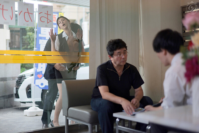 開店前の‘すずめさん’は忙しい…。 美乃すずめ サンプル画像 6