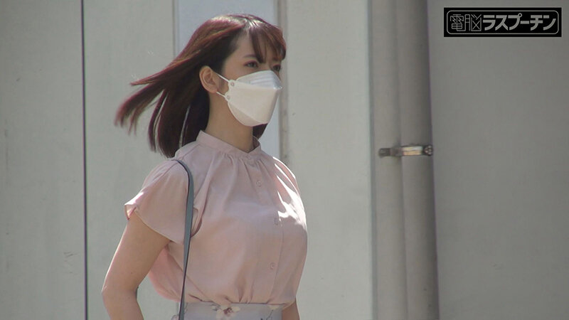 満員電車で前後を挟まれ羽交い絞め強●乳首開発される巨乳美女 小花のん