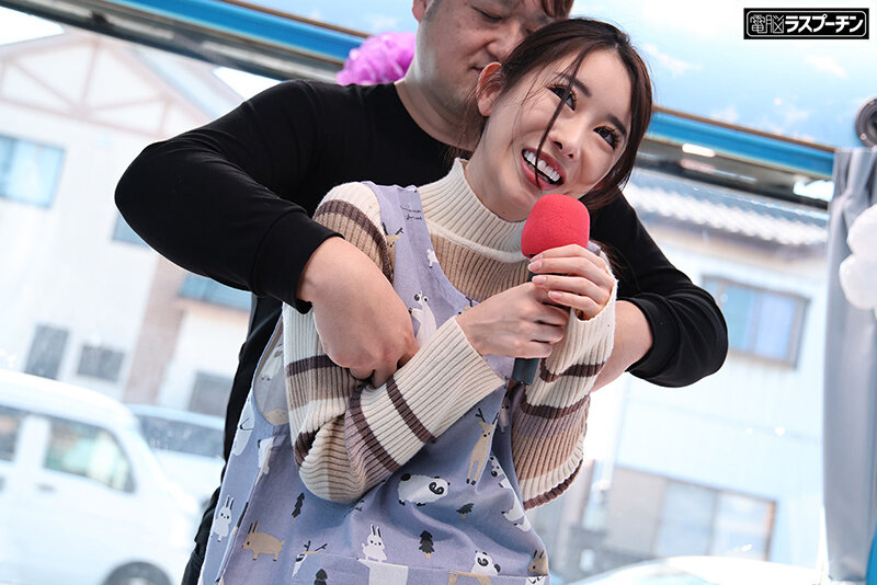 優しくて可愛い保母さん限定!マジックミラー号乳首カラオケ 乳首いじられながら1曲歌いきったら賞金ゲット!感じちゃったらHな罰ゲーム! 画像9