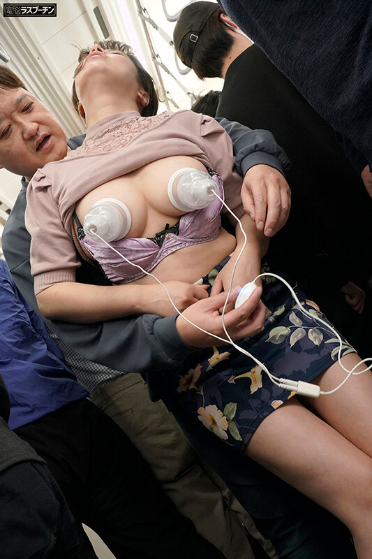 満員電車で前後を挟まれ羽交いじめ乳首開発される巨乳美女2 橘内ひなた 画像11