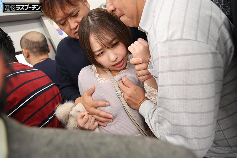 サンプル-満員電車で吊り革にぶら下げられ両乳首同時開発のすえ無念の発情してしまった巨乳美女5 宍戸里帆