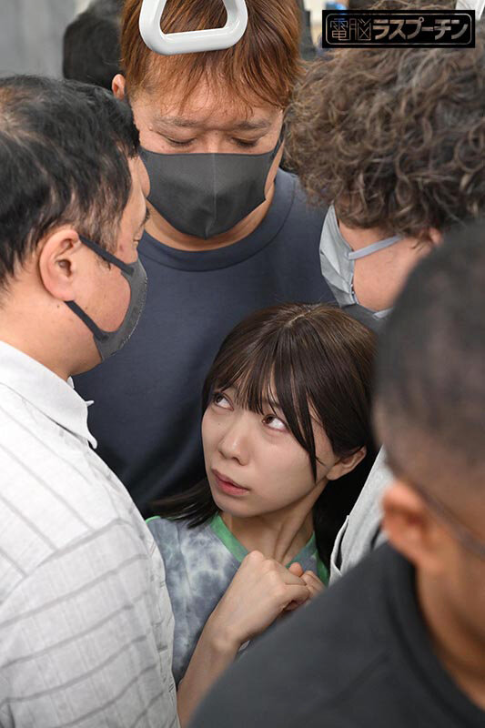 【FANZA限定】ちっちゃい女の子を3人で囲み服を剥ぎ取ってあらゆる快感を叩きこむ卑劣巨漢集団3 日向由奈 パンティとチェキ付き 画像8