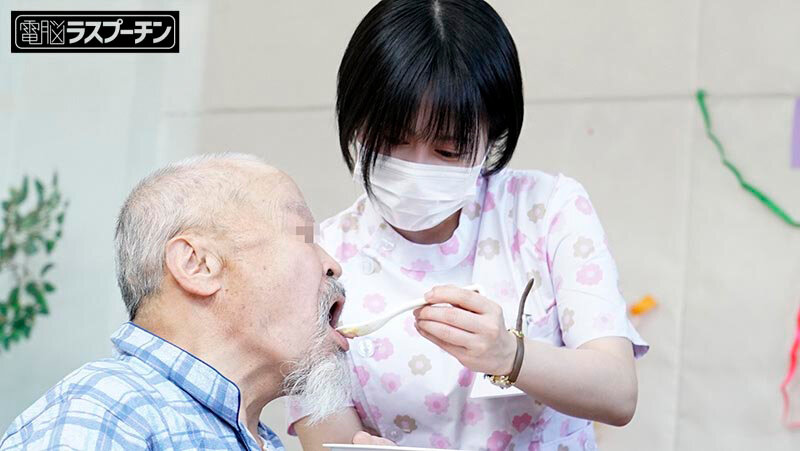 現代社会の闇を告発！セクハラさせ放題！あまりの忙しさに即ハメOKの老人介護施設 百合良 サンプル画像 7