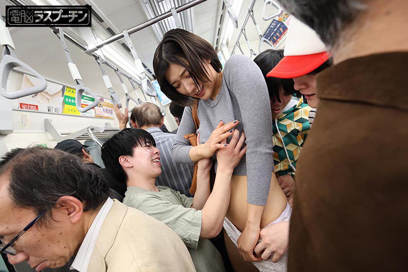 満員電車の人混みに紛れた悪ガキ3人組の下半身イタズラで何度も絶頂させられる高身長女 花宮きょうこ サンプル画像 7