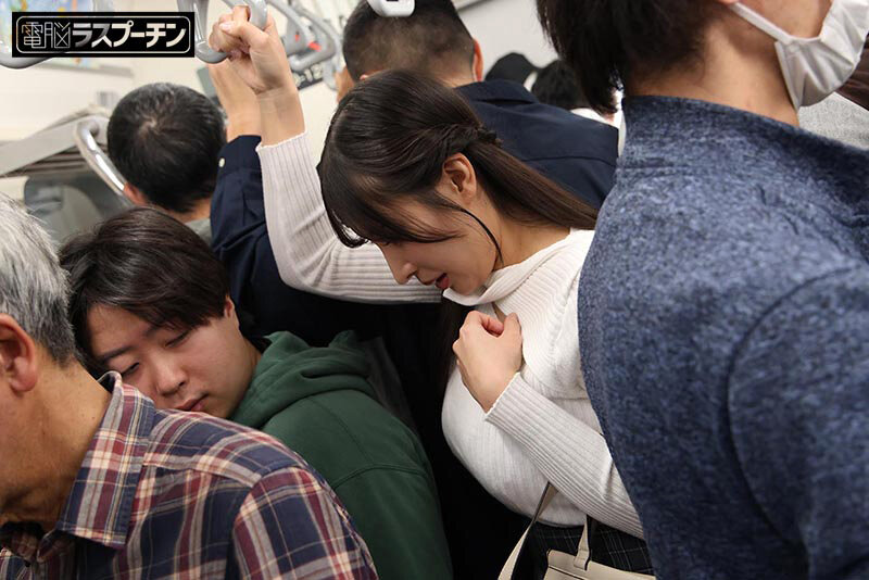 満員電車で吊り革にぶら下げられ両乳首同時開発のすえ無念の発情してしまった巨乳美女6 広瀬美結 サンプル画像 4
