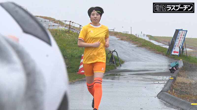 満員電車で見つけたボーイッシュサッカー女子のクリトリスを長時間いじりで肥大化開発 新田好実 サンプル画像 3
