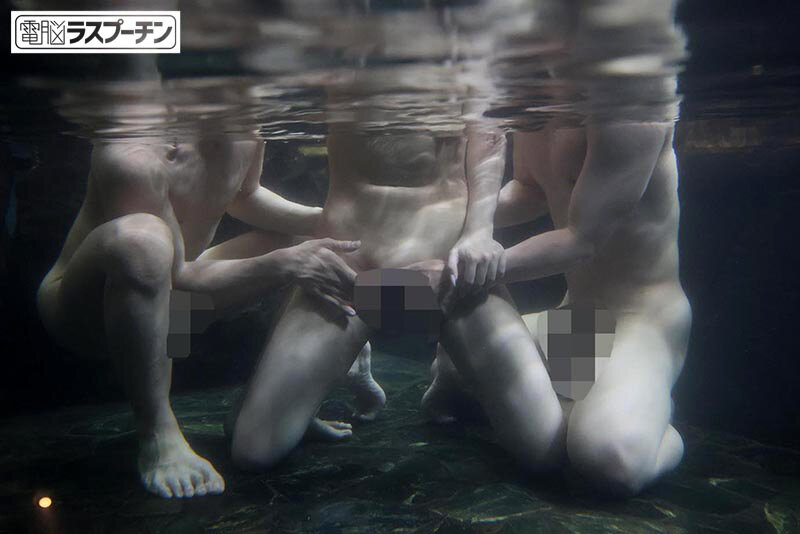 「え、ここ女湯だよ！？」母親に連れられてきた悪ガキ達に湯船の中で何度もイカされる爆乳叔母 芦名ほのか サンプル画像 8