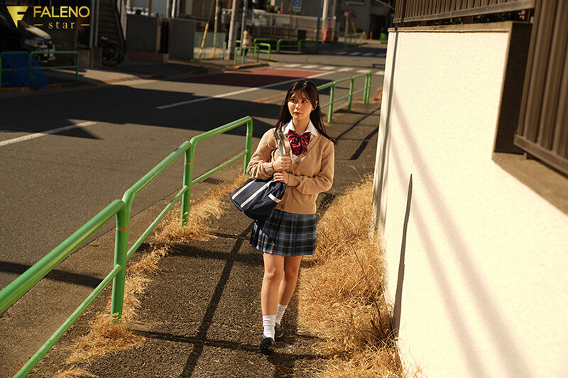 【数量限定】引きこもり兄からの馬乗りパイズリで乳オナホ扱いさせられて性処理の悦びに目覚めてしまった妹 美咲そのか パンティと写真付き 画像1