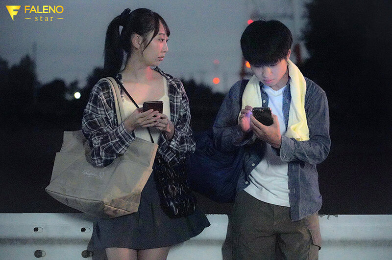 ライブ帰り相部屋筆おろしSEX 見た目通り童貞のバイト先の先輩とSEXの練習したら朝までに10発射精させた 山下紗和 画像1