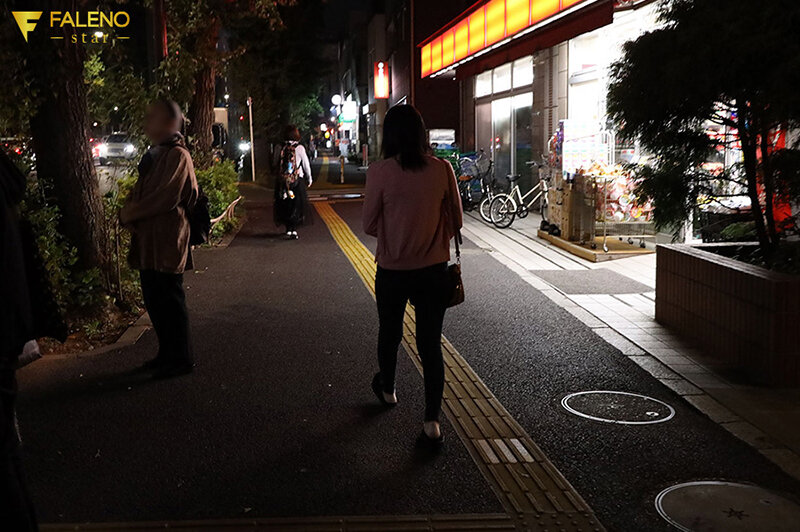 イヤな顔しながらも素股までしてくれた押しに弱いエステティシャンの自宅の’中’まで’つきまとい’ 時田亜美 画像3