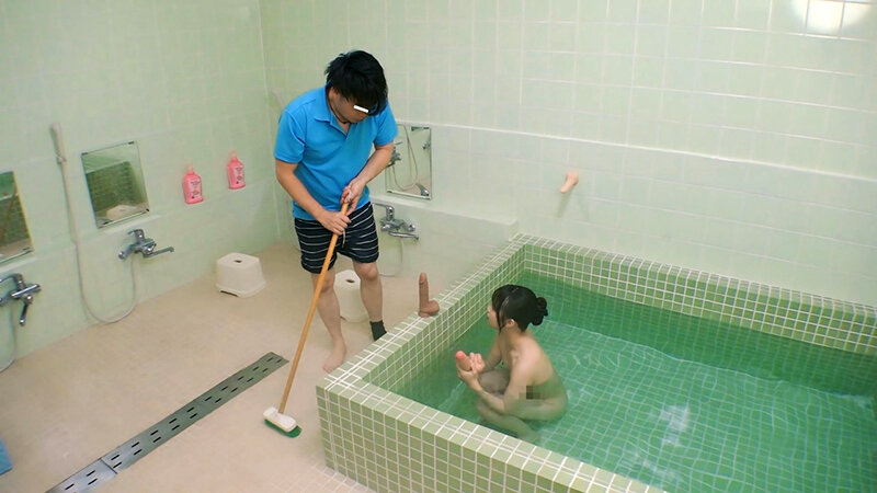 なんでこんなところにディルドが！？大浴場にディルドがあったらどんな反応をするのかモニタリングしてみました！世の女性って意外と欲求不満なんですね（笑）【配信限定Vol.1】のサンプル画像13