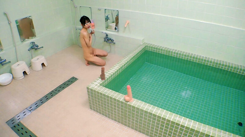 なんでこんなところにディルドが!?大浴場にディルドがあったらどんな反応をするのかモニタリングしてみました!世の女性って意外と欲求不満なんですね(笑)【配信限定Vol.1】 サンプル8