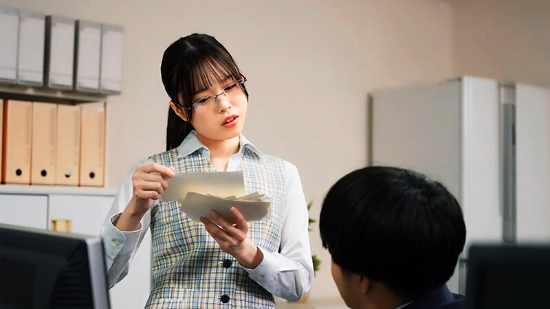 「これは経費で落ちません!」いつも地味で生真面目で領収書を突っ返してくる経理部のOLがデリヘル嬢で痴女だった。 3枚目