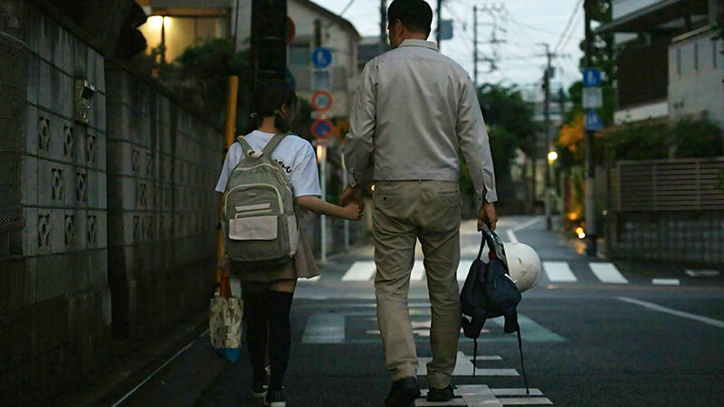 ある日、身寄りのない子を俺の家で預かることになった。娘のように接していたが献身的に身体を差し出してきたので…日向由奈