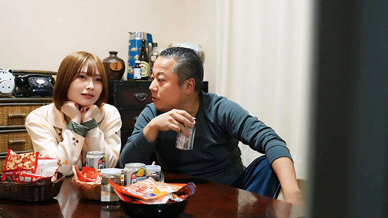 学生寮で2人きり 女子学生と中年管理人が過ごした年末年始 若い身体に衝動が抑えられず…一晩中ヤリまくった年越しイラマチオ 小松本果 画像8