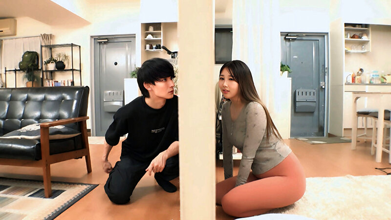 ボクの住むアパートの隣室のお姉さんは欲求不満だった…痴話喧嘩で空いた穴から壁穴越しに立ちバックで膣奥を突きまくった夏の日の思い出 画像8