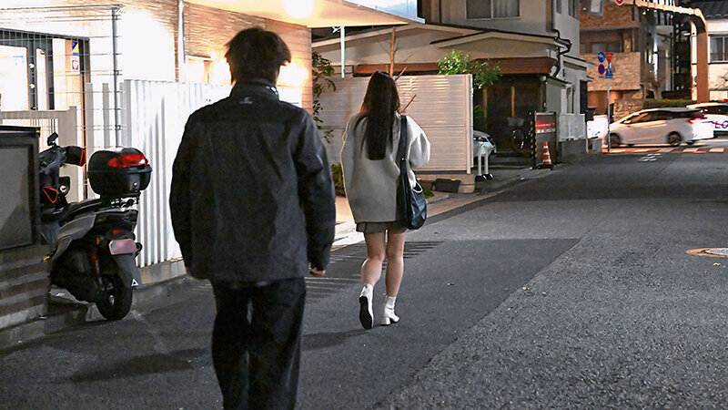接客態度の悪さを売りにして流行っているレストランの店員が度を過ぎていたのでバイト後に待ち伏せ注意(SEX)。3日で従順な接客(肉便器)になりました 宮城りえ 画像4