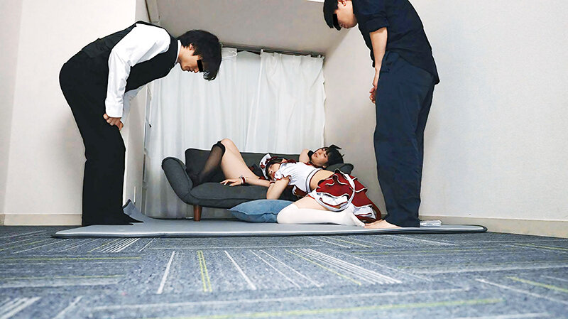 コンカフェ店長とグルで仕込んだ一夜！海外サプリのカクテルでエロ堕ちした地雷系女子店員たちとハメ狂うキメセクパーティ 画像6