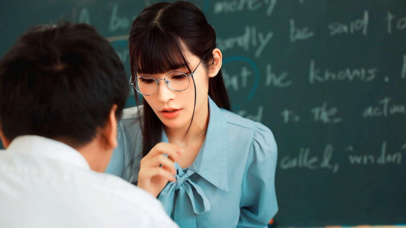 高嶺の花だと思っていたさくらせんせいは…実はおチ〇ポ調●が趣味のド変態だった！誰かが近くにいる状況で密着囁き罵倒で男の反応を楽しみチ〇ポがバカになるくらい何回も射精させて弄ぶ！ 胡桃さくら サンプル画像 2