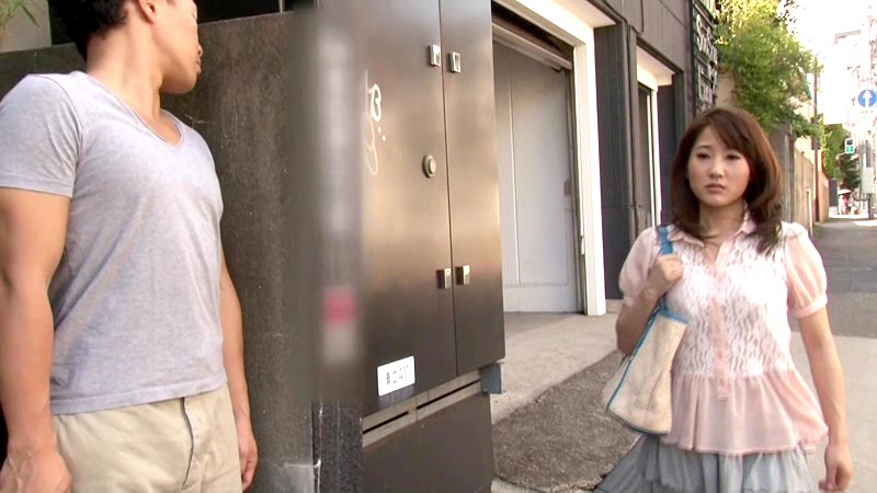 夫を愛していても止められない腰使い 隣に住む兄弟の巨チ○ポにハマル若妻 工藤美紗 - Image 1