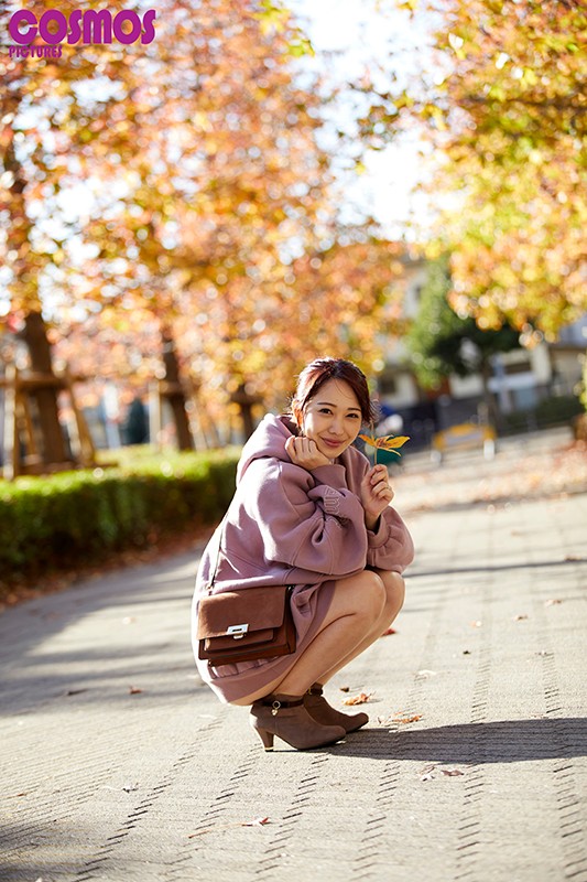 酔うと誰のチ○ポでもしゃぶりたくなるフェラ魔に豹変！！おじさんに憧れる若妻 - Image 1