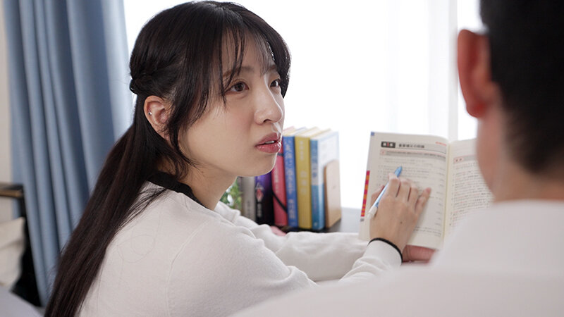 家庭教師のさら先生が授業中に巨乳を押しつけて誘惑してきてHすると敏感過ぎて潮吹きまくるので困る 一色さら サンプル画像 9