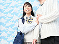素人女子〇生 ラップ1枚隔ててお兄ちゃんと素股体験して発射できたら賞金GET！！ 鈴木ちひろ サムネイル画像