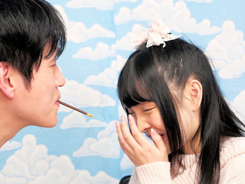 ラップ1枚被せて友達と素股してくれませんか?と偽り溶けるラップを仕込んでウブなお嬢さんに生ハメ、中出しさせちゃいました! 跡美しゅり 画像3