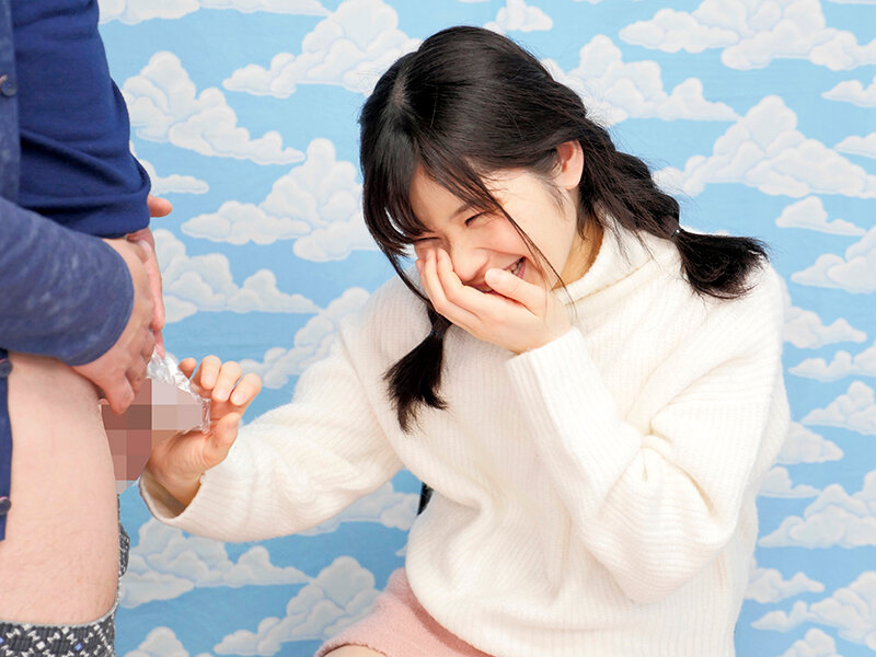 ラップ1枚被せて友達と素股してくれませんか?と偽り溶けるラップを仕込んでウブなお嬢さんに生ハメ、中出しさせちゃいました! 藤井林檎 画像7
