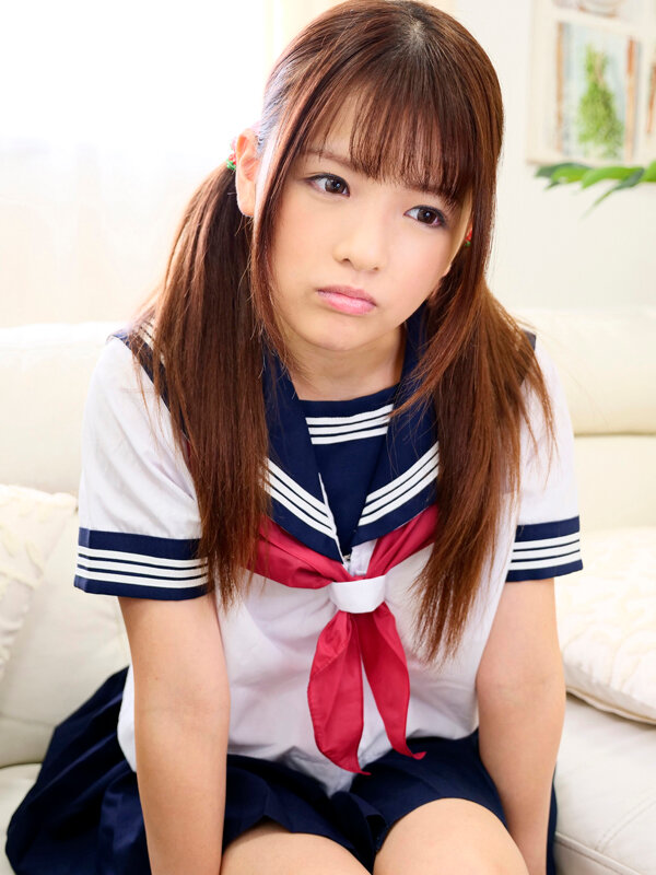 寝ている女子校生の妹にイタズラしていたら逆に生ハメを求められて、もう発射しそうなのにカニばさみでロックされて逃げられずそのまま中出し！ 永瀬ゆい