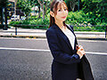いつもお世話になっている生保レディの足立友梨さんは束縛気味な旦那のことを忘れたいらしくセルフイラマで顔をグッチョグチョにして激しく感じたい