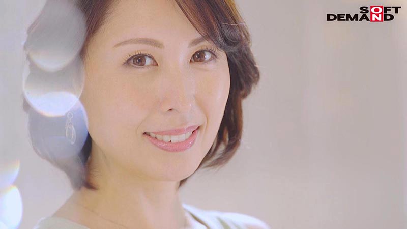 「美」と「聡明さ」を兼ね備えた現役美容家 41歳 佐田茉莉子 AV DEBUT