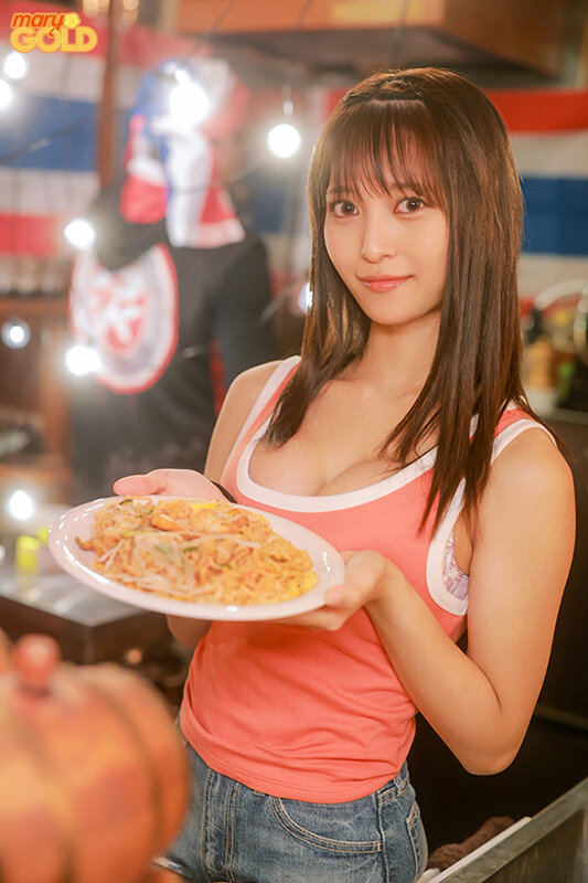 【数量限定】微笑みの国からの留学生 アジアン居酒屋でバイトしながら大学に通う褐色のスレンダーボディ美少女AV DEBUT Lisa パンティと写真付き 画像1