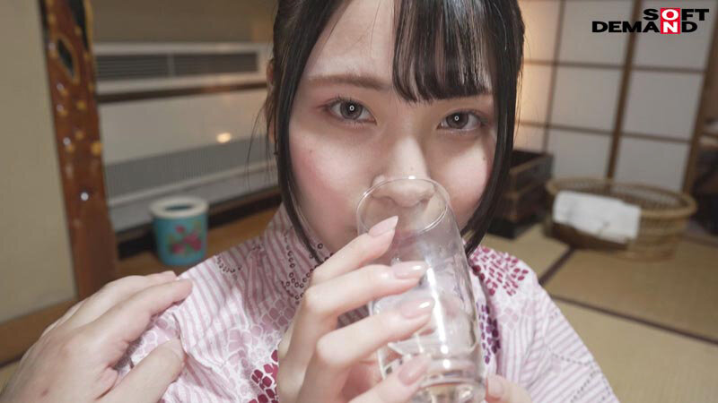 【おじさんチ〇ポ沼にハマる 】 肉食地味っ子 JD が彼氏に内緒で絶倫おじと1泊6射！こっそりコスプレ中出し温泉旅行！ ゆな 21 歳 由奈 画像16