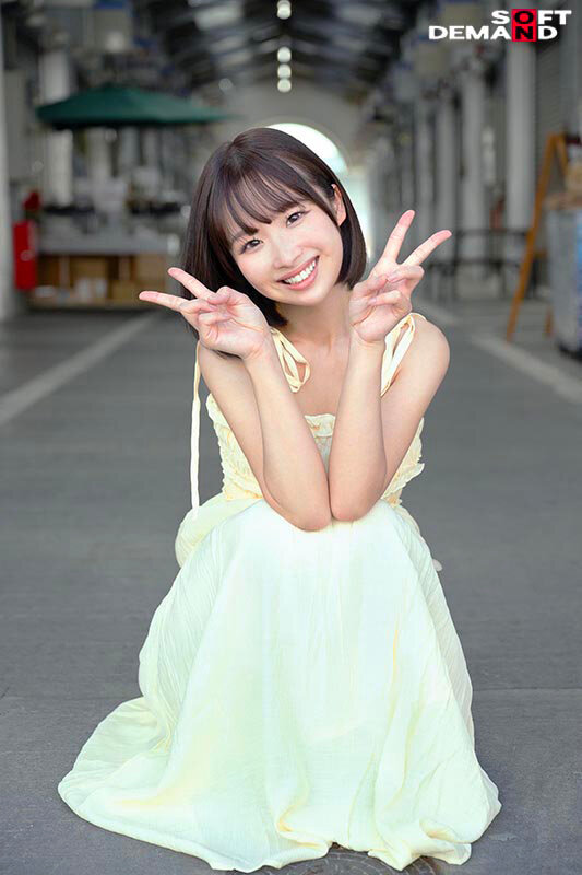 【初撮り】ちっちゃな現役ドM保育士 イジメられてたくさん潮も吹いちゃう敏感スレンダーボディ もっと自由にSEXをしたくて実家を飛び出すキラキラ笑顔の元気っ娘 22歳 石川くるみ 画像2