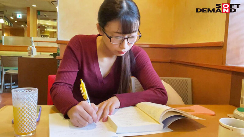 国立大学に通いながら高級ソープに出勤するインテリ女子大生 星川りく(仮)21歳 ちんちんへの好奇心が抑えきれず1本限りのもぎたてAV出演 画像3